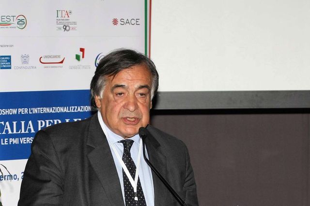 Palermo, il sindaco Leoluca Orlando indagato per bilanci falsi