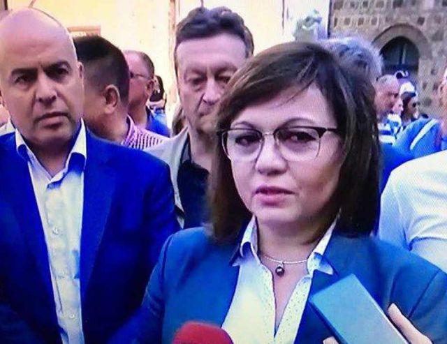 Протестиращите недоволни от оставките на трима министри