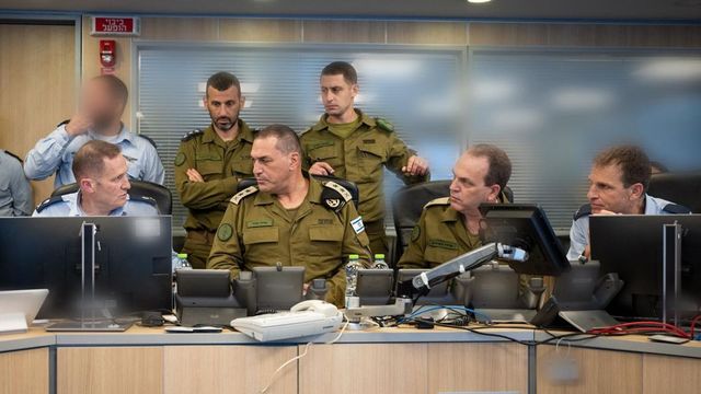 Irán bosszút ígért az izraeli támadásokra - Elszállt az olaj, esnek a tőzsdék