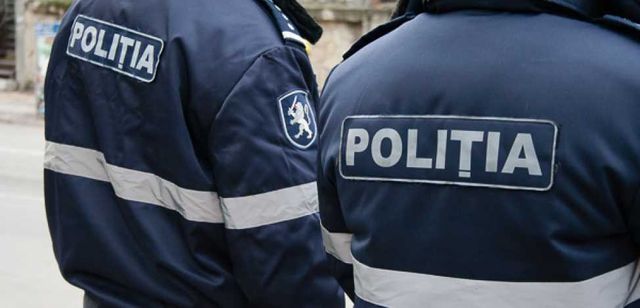 Doi polițiști din Drochia riscă închisoare, după ce au luat mită ca să-l scape de răspundere pe un șofer aflat în stare de ebrietate