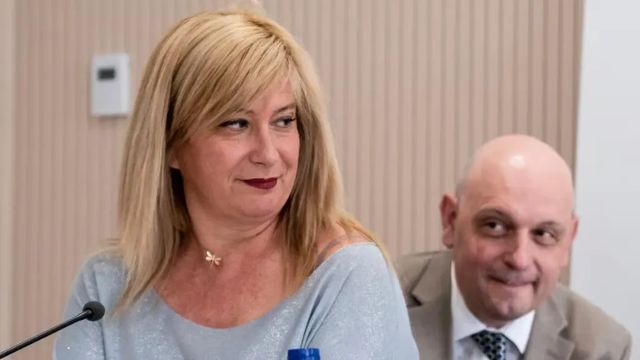 Leire Díez asegura en un chat con cargos del PSOE que dará toda la información a Ferraz