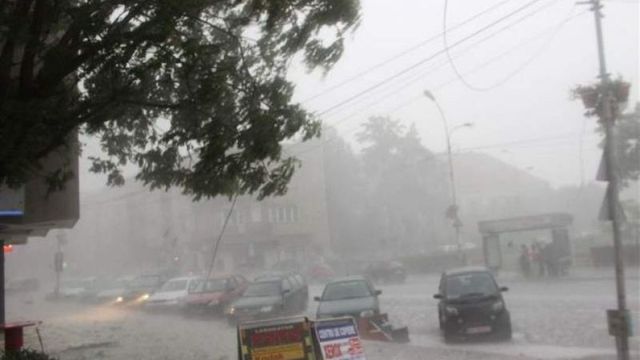 Avertizare meteo. Cod portocaliu de furtună în mai multe județe din țară