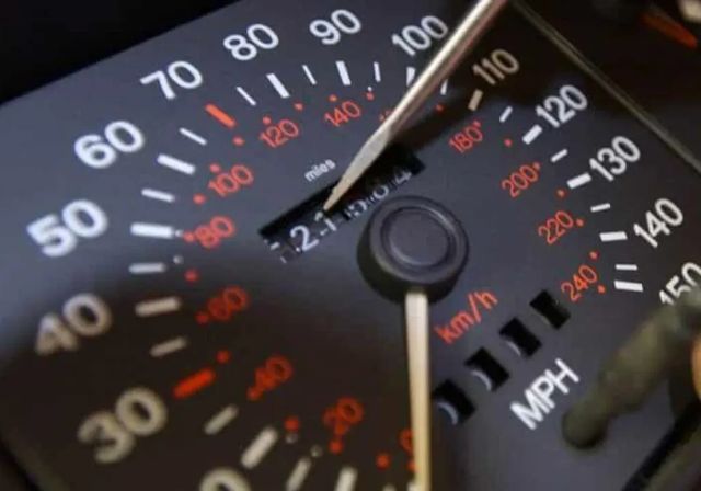 El kilometraje trucado incrementa hasta un 20% el precio del coche usado