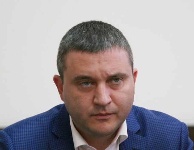 Министри един през друг уверяват, че оставката на правителството не е на дневен ред