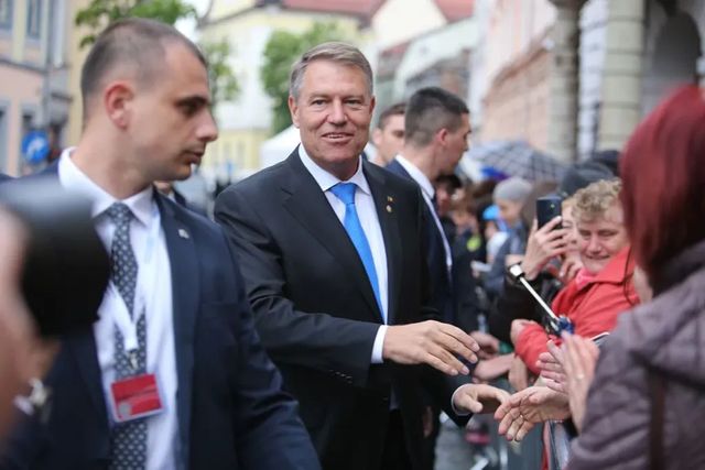 Președintele Klaus Iohannis efectuează o vizită în Alba Iulia