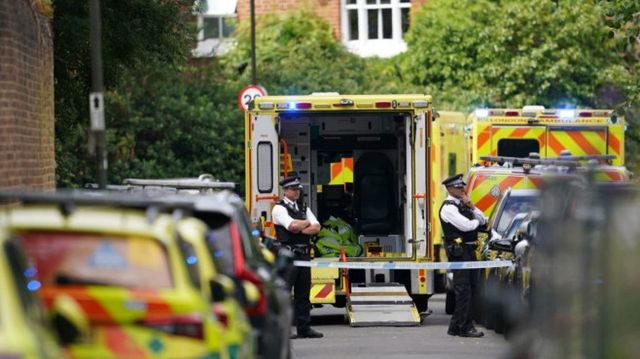 O mașină a intrat în clădirea unei școli primare din Londra. Un copil a murit, alți 6 au fost răniți