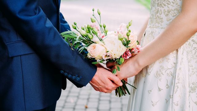 România interzice nunțile și botezurile în toată țara