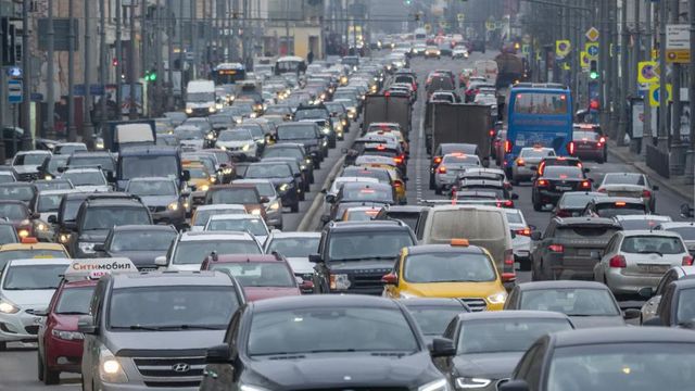 Пробки в Москве достигли максимальных 10 баллов