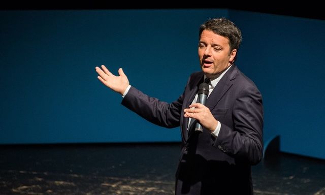 Renzi mostra i numeri e sfida Conte