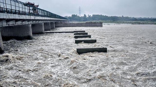 Flood alert for Delhi as Yamuna nears warning level