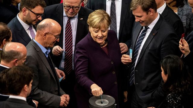 Merkelben bíznak leginkább a németek a vezető politikusok közül
