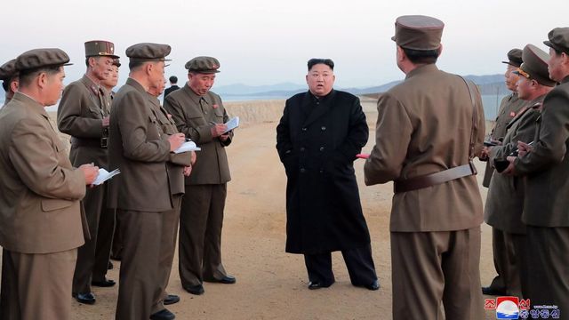 Észak-Korea civil reptereken folytatja a rakétakísérleteit