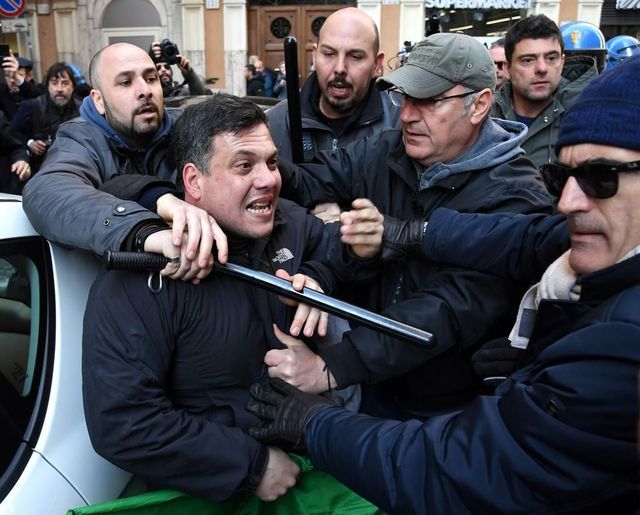 Roma, arrestati leader estrema destra Castellino e Nardulli per aggressione ai giornalisti