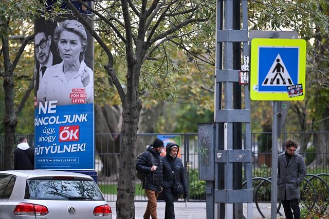 Campanie cu panouri stradale în Ungaria împotriva președintelui CE, Ursula Von der Leyen