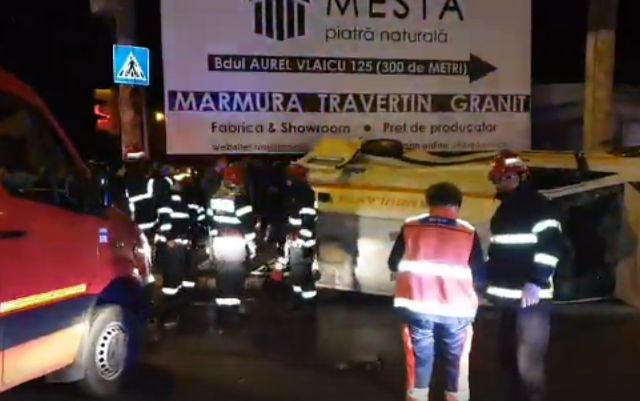 Ambulanță spulberată într-o intersecție din Constanța, de un șofer neatent