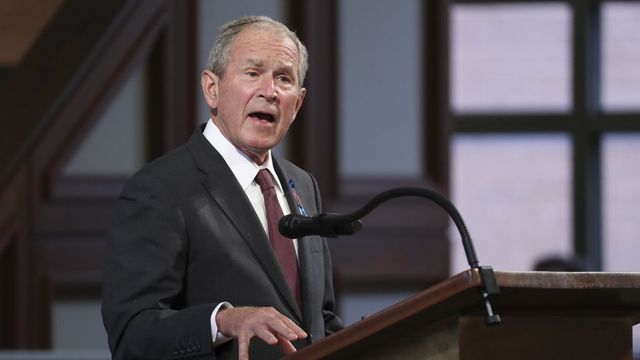 George Bush: egy ember döntése miatt indokolatlan és brutális invázió indult Irak ellen