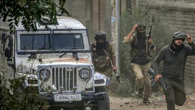 Terrorists hurl grenade at security forces in Anantnag, 5 injured