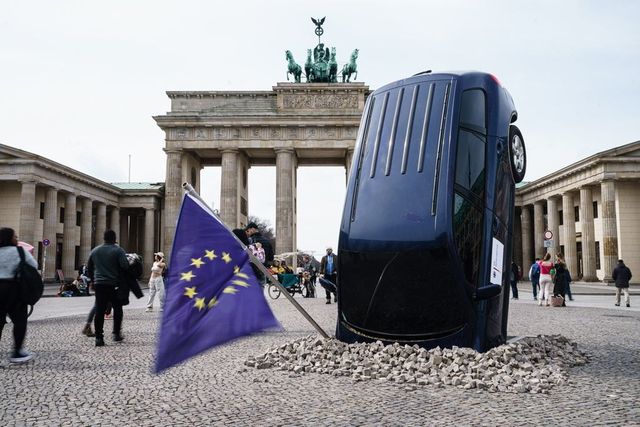 Egy feltétellel lehet belső égésű motoros autókat gyártani 2035 után