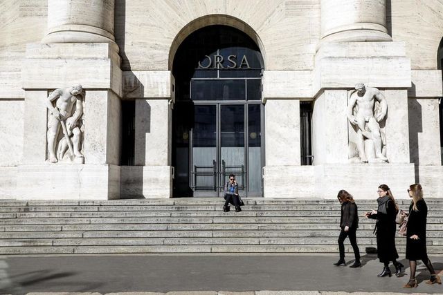Piazza Affari chiude debole, Ftse Mib sotto i 40 mila punti