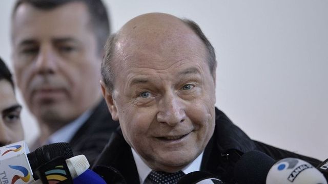 Traian Băsescu a fost internat la Spitalul Militar din București