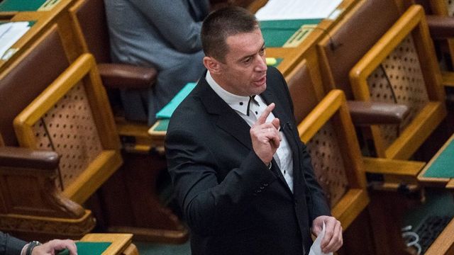 Sneider Tamás lemond a parlamenti alelnökségről és kilép a Jobbik-frakcióból