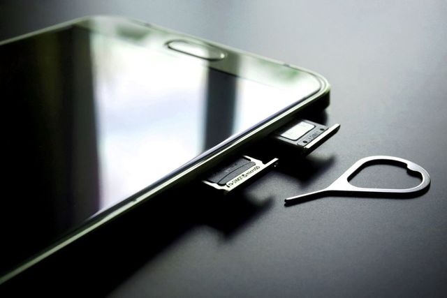 Cartelele telefonice vor putea fi cumpărate doar cu act de identitate