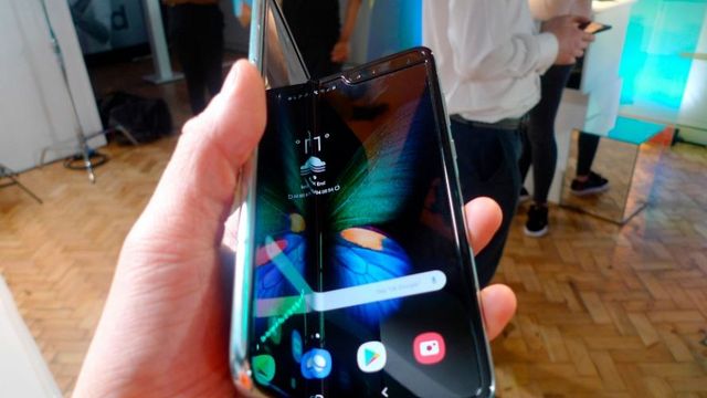Samsung отлага продажбения старт на сгъваемия смартфон Galaxy Fold