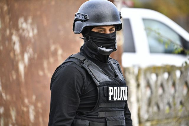 Focuri de armă într-o comună din Ilfov. Doi bărbați au amenințat o femeie pe stradă