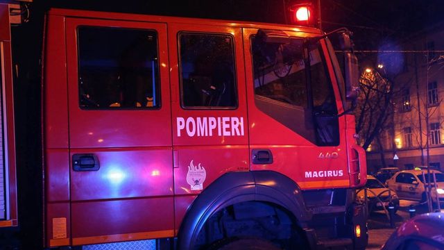 Nouă persoane evacuate dintr-un bloc din Cluj-Napoca din cauza unui incendiu