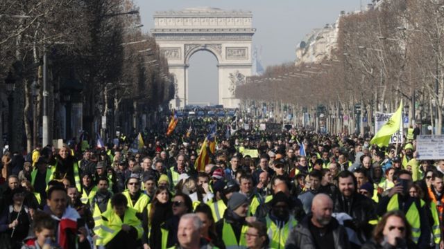 Franța: Vestele galbene au ieșit din nou în stradă