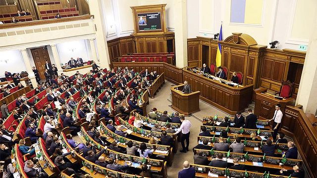 Рада приняла закон о продаже земли на Украине