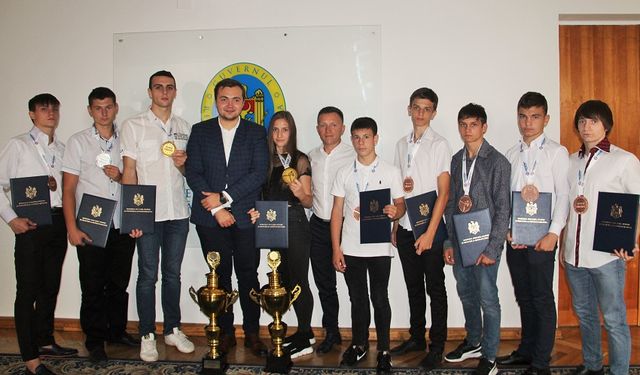 Medalii de aur și argint pentru zece sportivi moldoveni la Campionatul European de Kickboxing Juniori și Cadeți