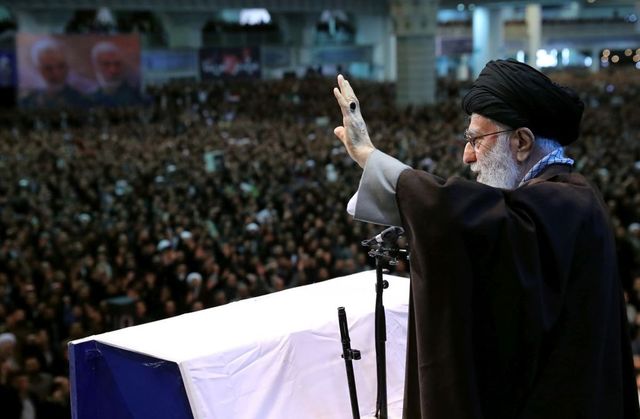 Trump îi cere liderului suprem iranian ″să fie atent la cuvintele sale″