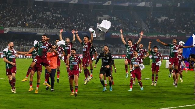 Mohun Bagan Super Giant Pip Mumbai City FC To Win Maiden Indian Super League League Shield