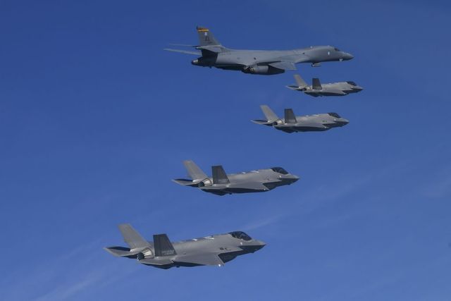 Avioanele militare din Polonia, trimise în misiune în timpul unui atac rusesc în vestul Ucrainei
