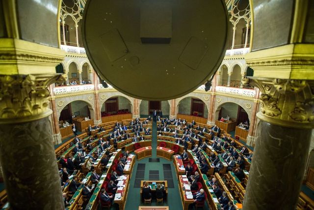 Több mint negyven javaslatról dönt a parlament ülésszaka végén