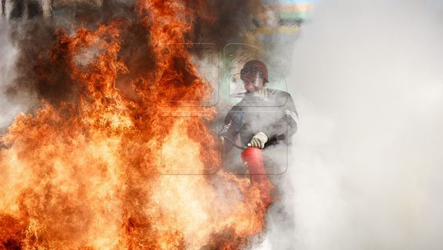 Un barbat de la Ocnița, salvat de pompieri dupa ce butelia de gaz din casa a explodat