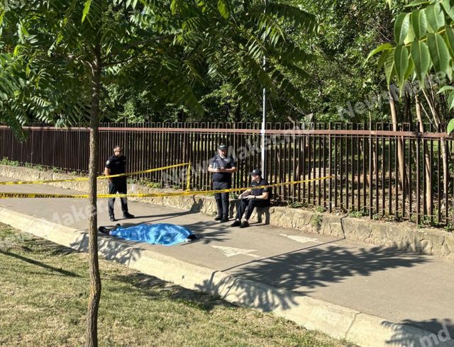 Cadavrul unui bărbat a fost descoperit în parcul Valea Morilor din capitală