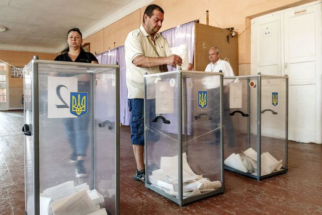 Zelenszkij pártja nyert Ukrajnában az exit poll szerint