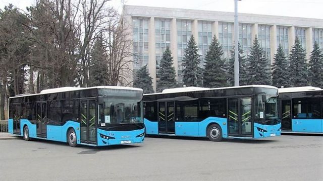 Mold-street: Cît au costat de fapt cele 31 de autobuze Isuzu