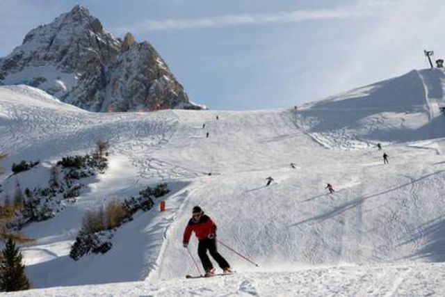 Regioni Alpine, impianti sci aperti solo a ospiti di hotel