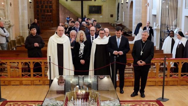 El cuerpo de Santa Teresa de Jesús se expone al público en Alba de Tormes 111 años después