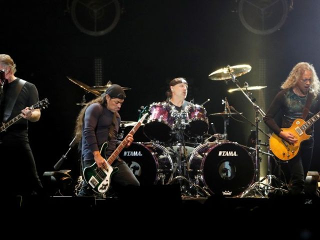 Metallica дари 250 000 евро за детска болница в Румъния