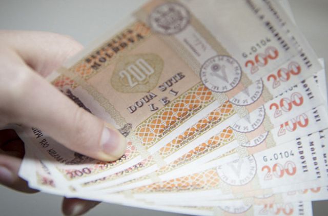 Moldovenii preferă să-șii păstrează banii în conturi bancare