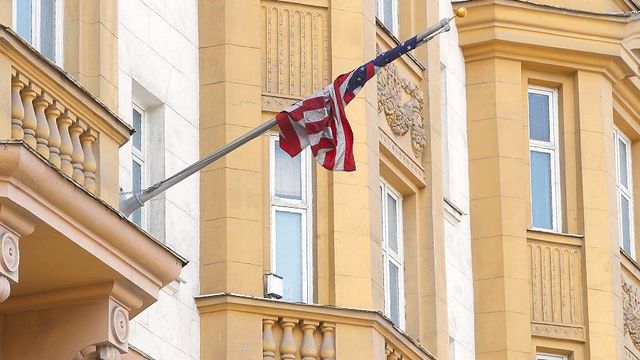 Работу сайта посольства США в России ограничили из-за шатдауна