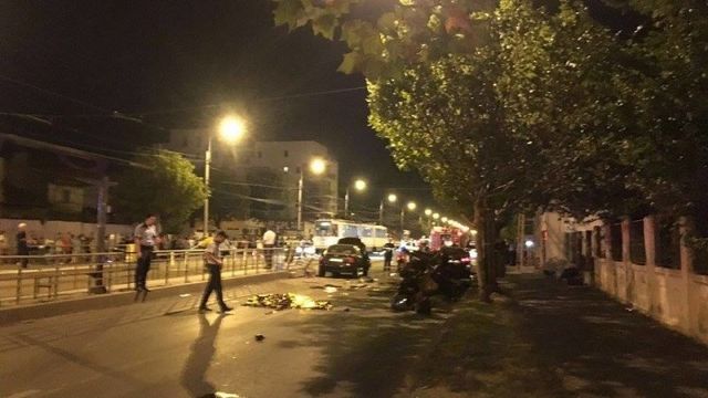 Bărbat mort după ce s-a răsturnat cu mașina pe Șoseaua Chitilei. Se circulă doar pe linia de tramvai