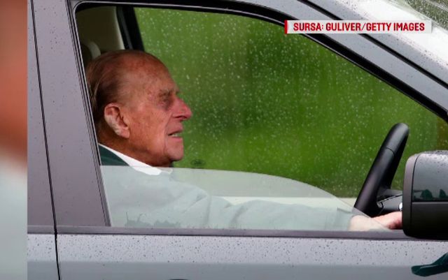 Prințul Philip, în vârstă de 97 de ani, surprins la volan la două zile după accident