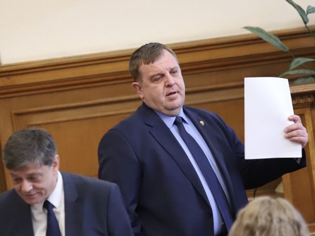 Каракачанов: Армията ще има право да проверява документи и да задържа хора, но няма да излизат танкове