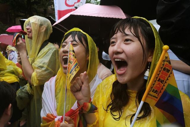 Tchaj-wan povolil sňatky homosexuálů. Jako první asijská země