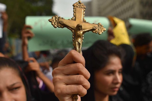 Pakistan, i cristiani verificano i danni alle chiese dopo gli assalti
